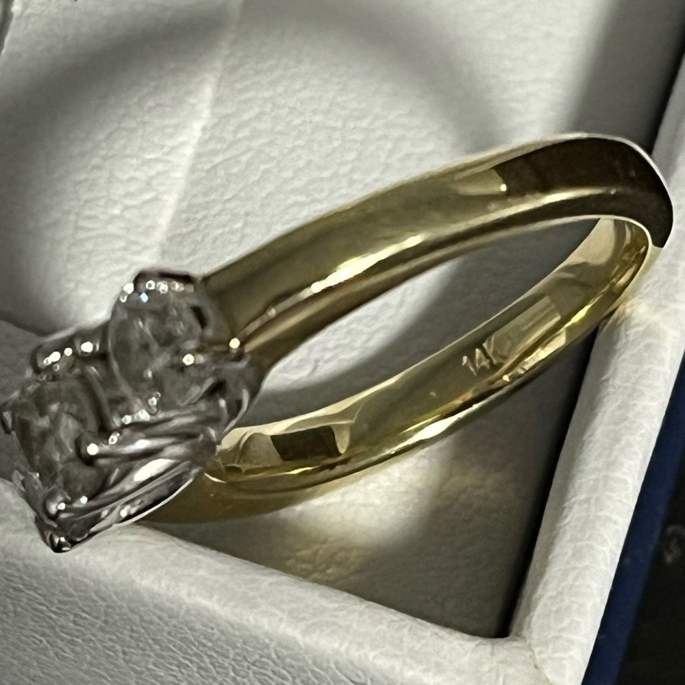 1.00 CT. T.W. Diamond Three Stone Ring in 14K Gold - Picture 5 of 13